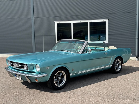 Ford Mustang 16 of 17