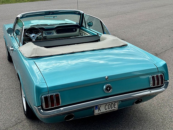 Ford Mustang 11 of 17
