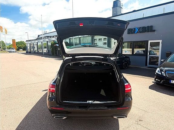 Mercedes-Benz E200 5 of 5