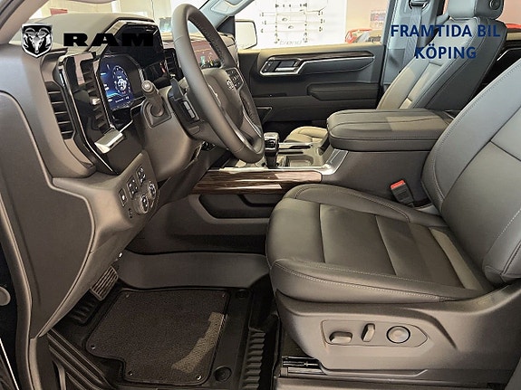 Chevrolet Silverado EV 8 of 21