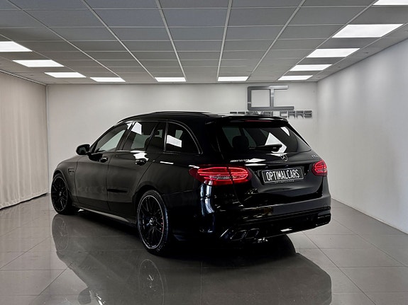 Mercedes-Benz C63 9 of 16