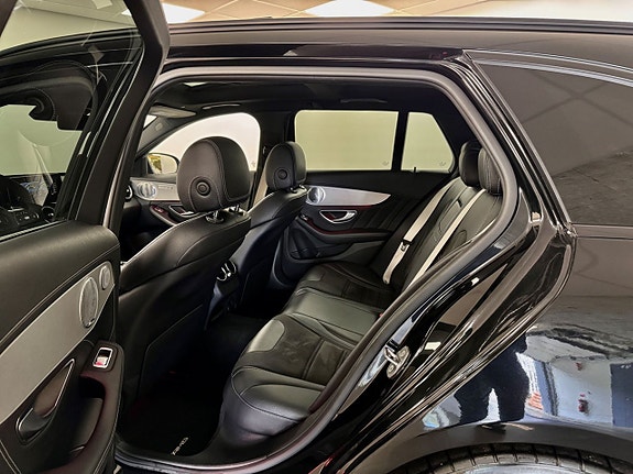 Mercedes-Benz C63 12 of 16