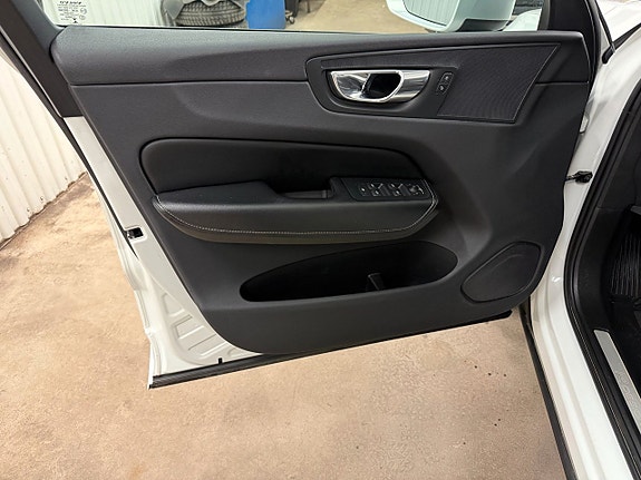 Volvo XC60 13 of 24