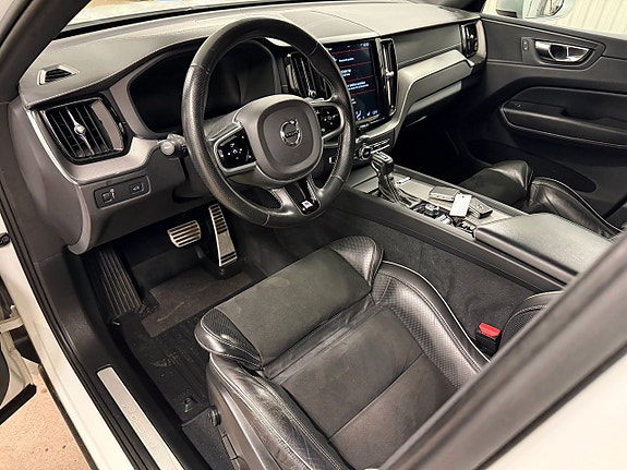 Volvo XC60 14 of 24