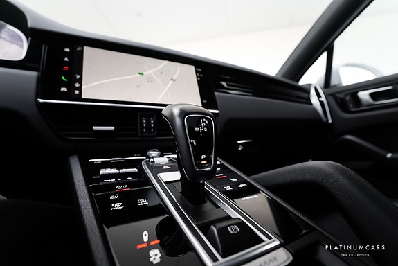 Porsche Cayenne Coupe 12 of 21