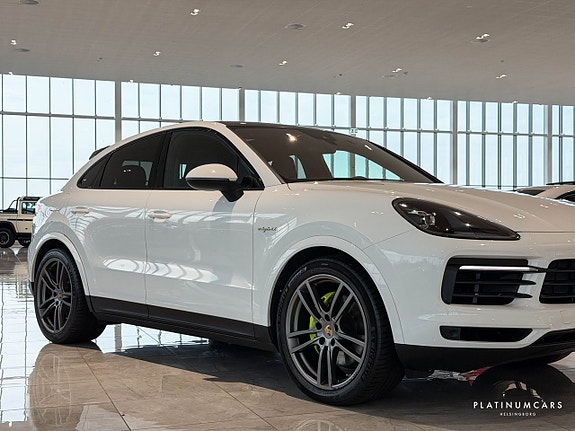 Porsche Cayenne Coupe 22 of 24