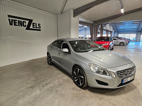 Volvo S60 2 of 5