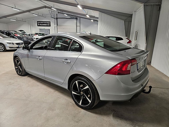 Volvo S60 4 of 5