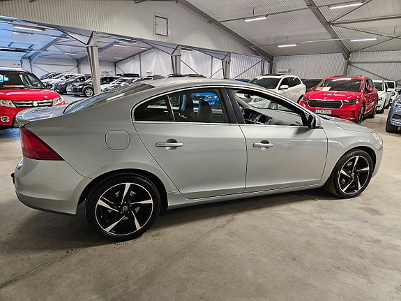 Volvo S60 3 of 5