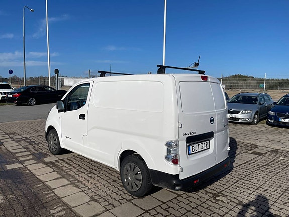 Nissan e-NV200 2 of 5