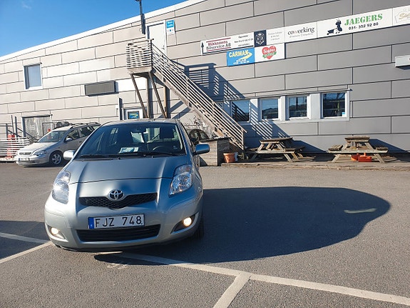 Toyota Yaris 3 of 5