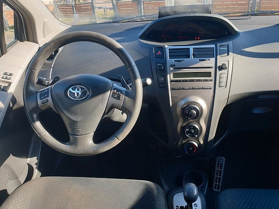 Toyota Yaris 6 of 6