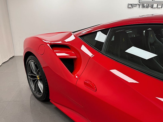 Ferrari 488 GTB 12 of 18
