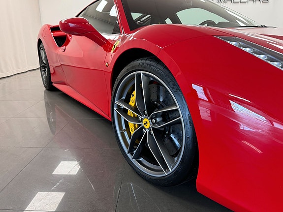 Ferrari 488 GTB 11 of 18