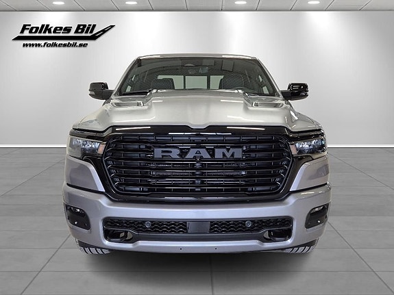 Dodge RAM 1500 2 of 5