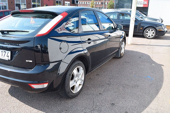 Ford Focus 7 of 12