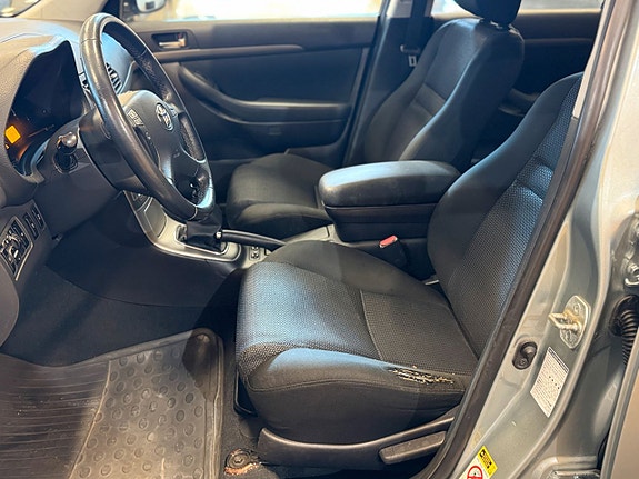 Toyota Avensis 13 of 17