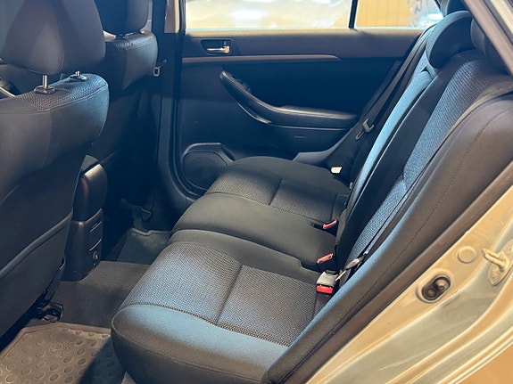Toyota Avensis 10 of 17