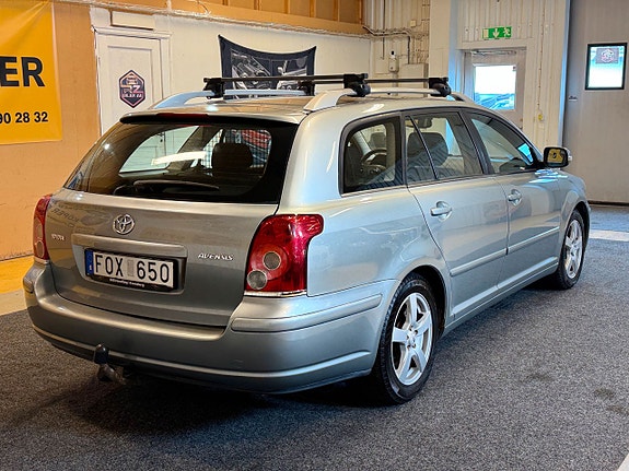 Toyota Avensis 5 of 5