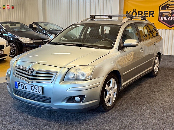 Toyota Avensis 2 of 5