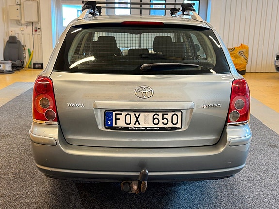 Toyota Avensis 9 of 17