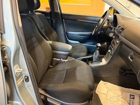 Toyota Avensis 12 of 17