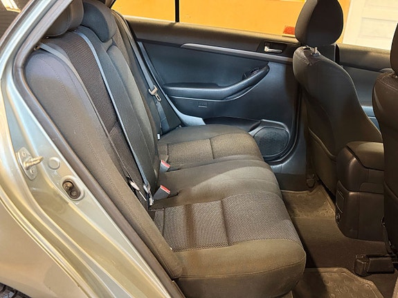 Toyota Avensis 11 of 17