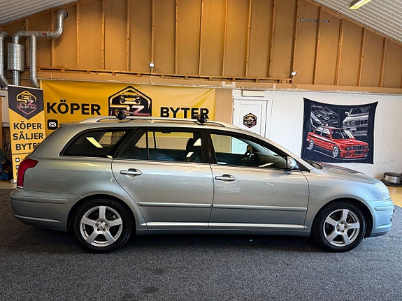 Toyota Avensis 7 of 17