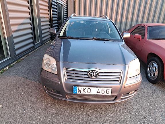 Toyota Avensis 3 of 3