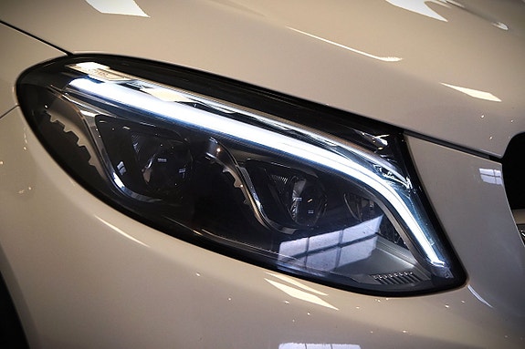 Mercedes-Benz GLE350 d 2 of 5