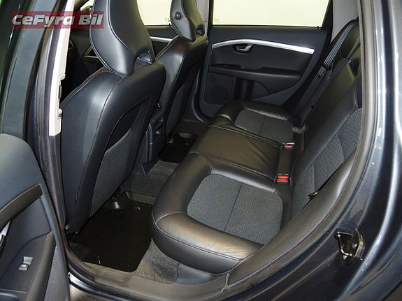 Volvo V70 12 of 16