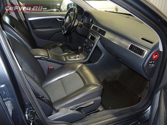 Volvo V70 11 of 16