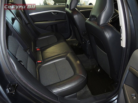 Volvo V70 13 of 16