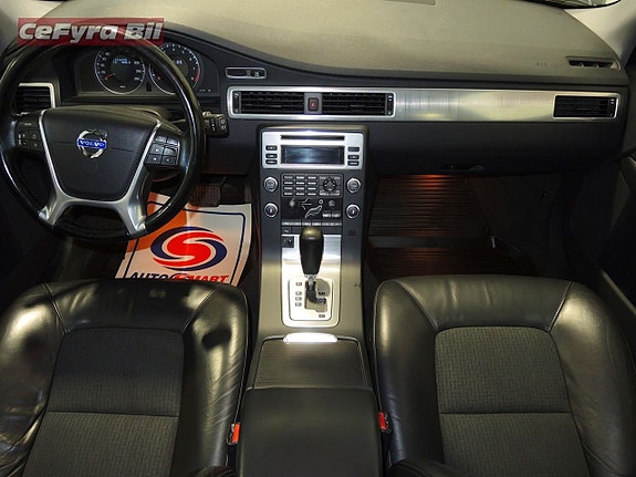 Volvo V70 10 of 16
