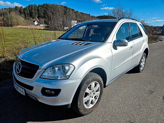 Mercedes-Benz ML320 5 of 5