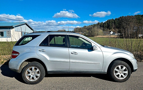 Mercedes-Benz ML320 6 of 17