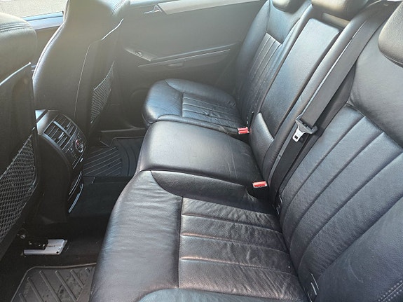 Mercedes-Benz ML320 8 of 17