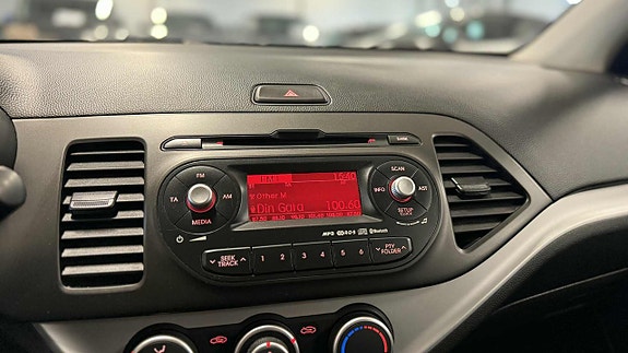 Kia Picanto 20 of 20
