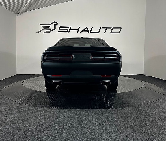 Dodge Challenger 6 of 17