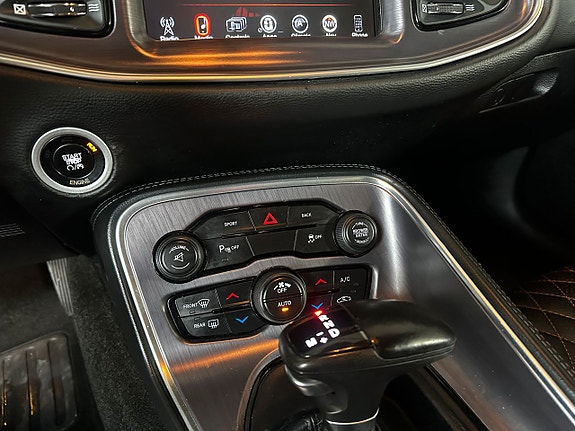 Dodge Challenger 15 of 17