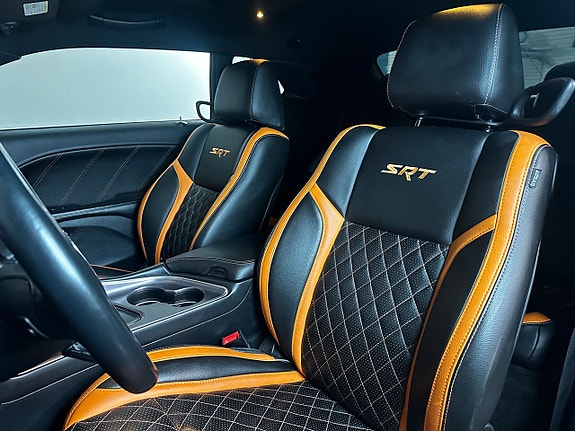 Dodge Challenger 10 of 17
