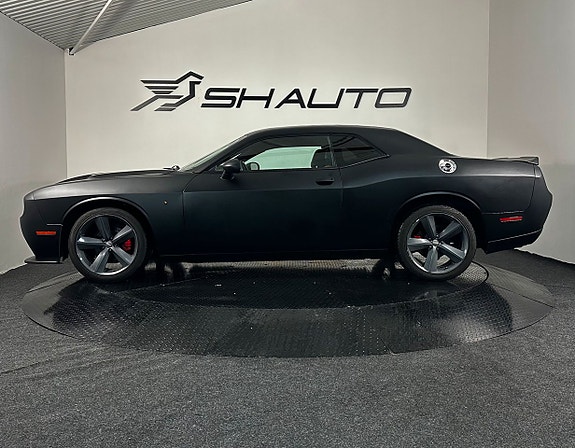 Dodge Challenger 8 of 17