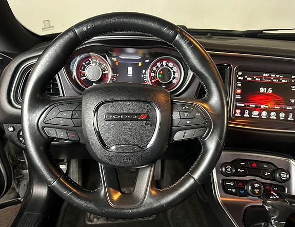Dodge Challenger 12 of 17
