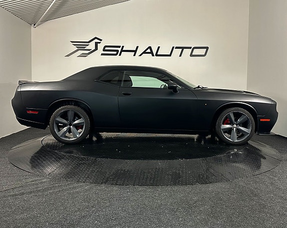 Dodge Challenger 4 of 17