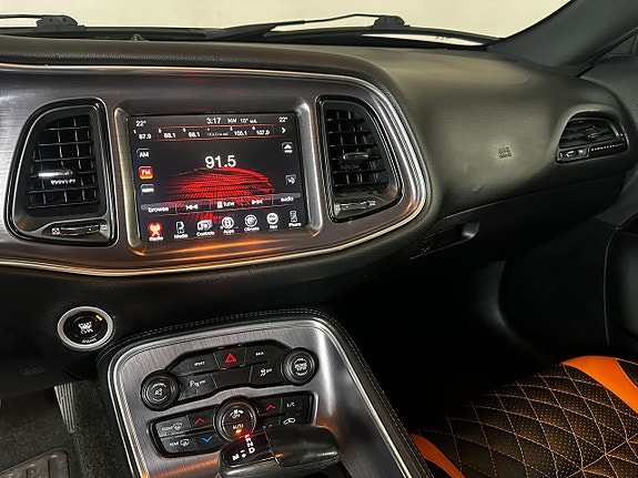 Dodge Challenger 13 of 17