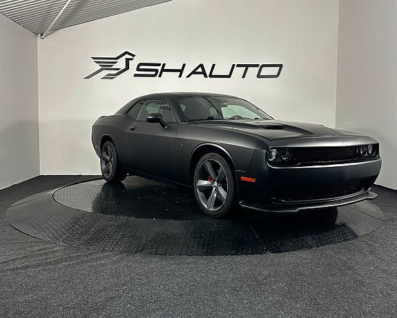 Dodge Challenger 3 of 17