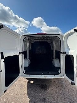 Maxus e-Deliver 5 6 of 10