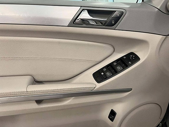 Mercedes-Benz ML320 16 of 24