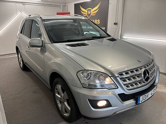 Mercedes-Benz ML320 2 of 5