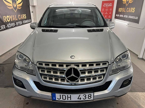 Mercedes-Benz ML320 8 of 24
